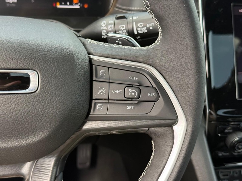 Jeep Grand Cherokee L Vehicle Image 20
