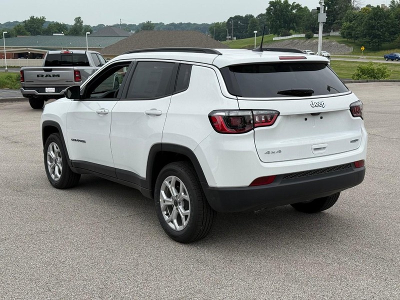 Jeep Compass Vehicle Image 04
