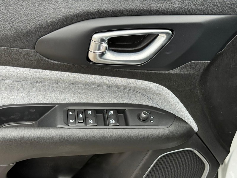 Jeep Compass Vehicle Image 13