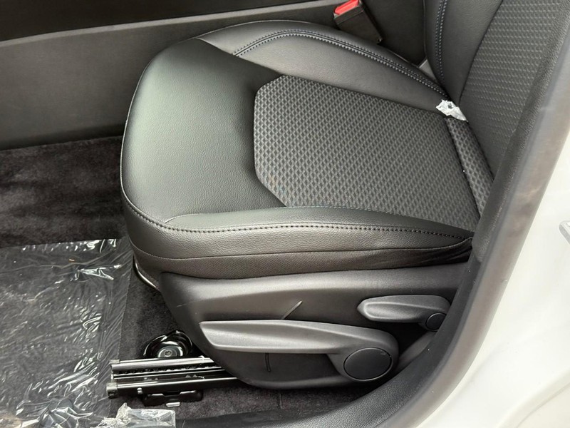 Jeep Compass Vehicle Image 14