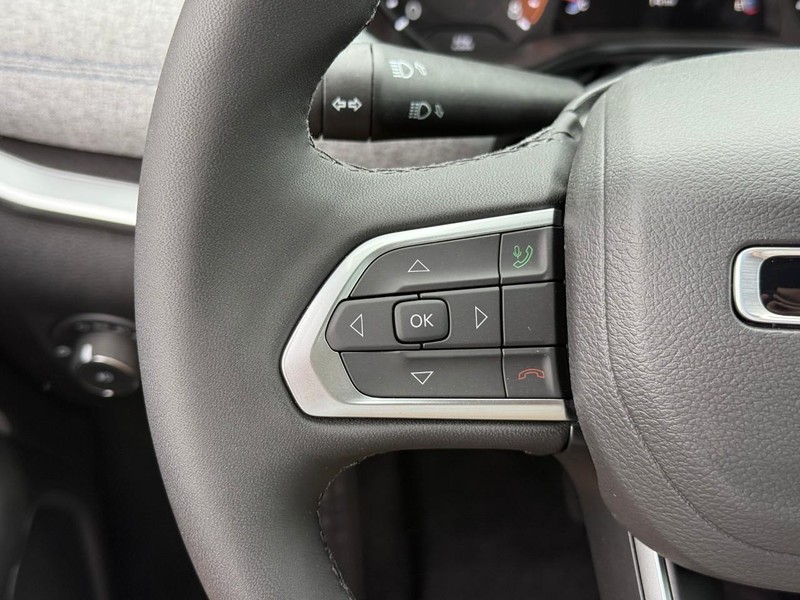 Jeep Compass Vehicle Image 15