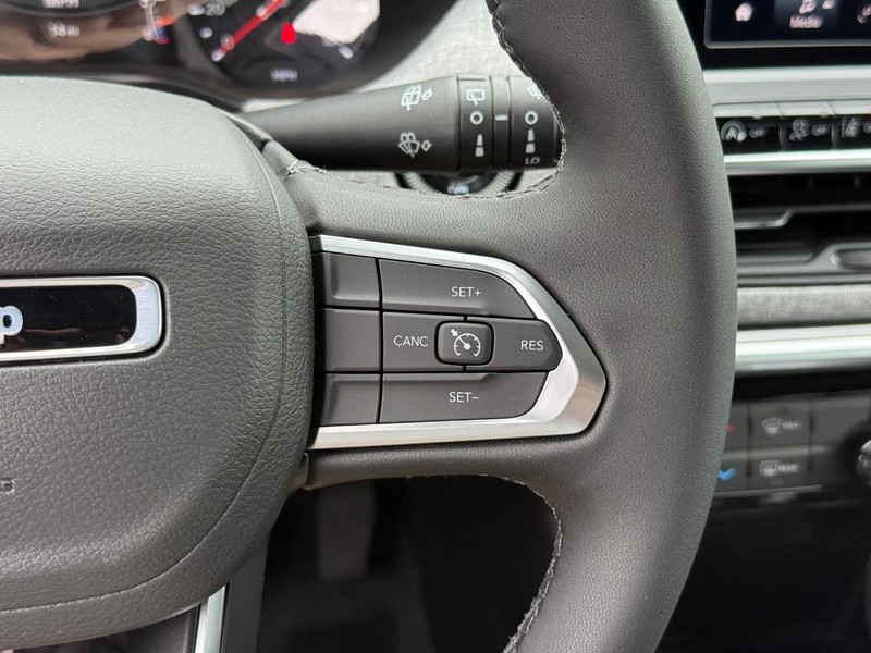 Jeep Compass Vehicle Image 16