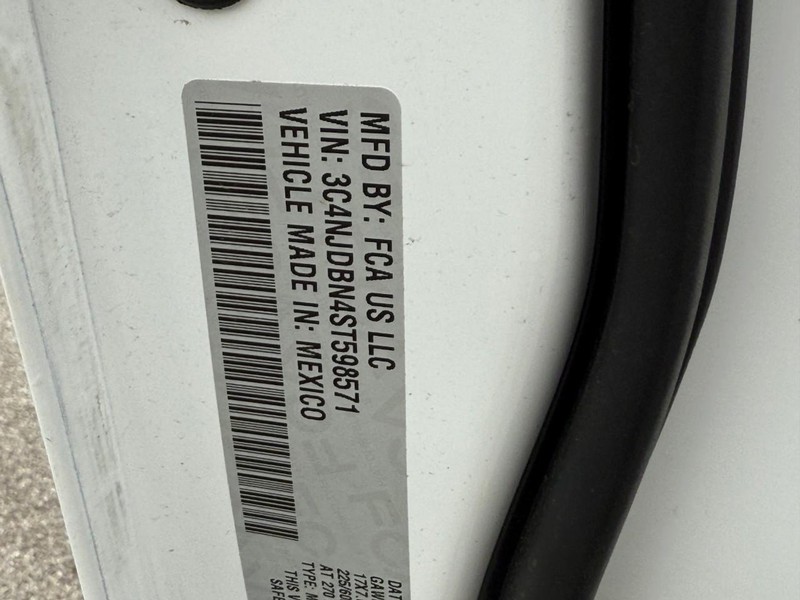 Jeep Compass Vehicle Image 19