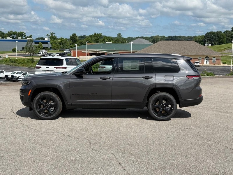 Jeep Grand Cherokee L Vehicle Image 03