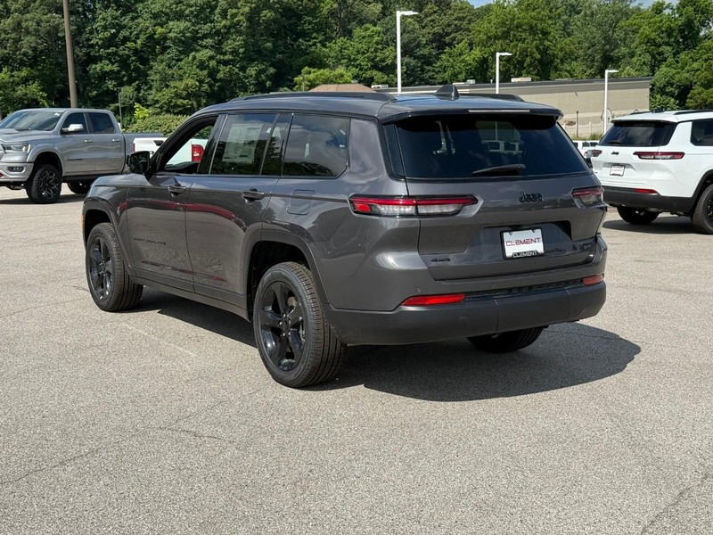 Jeep Grand Cherokee L Vehicle Image 04