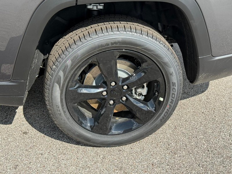 Jeep Grand Cherokee L Vehicle Image 05