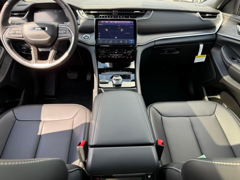 Jeep Grand Cherokee L Vehicle Image 08
