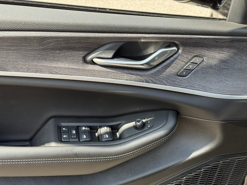 Jeep Grand Cherokee L Vehicle Image 13