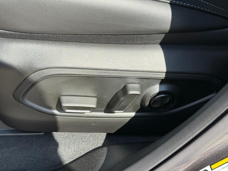Jeep Grand Cherokee L Vehicle Image 15