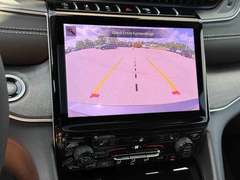 Jeep Grand Cherokee L Vehicle Image 19