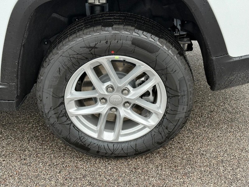 Jeep Grand Cherokee L Vehicle Image 05