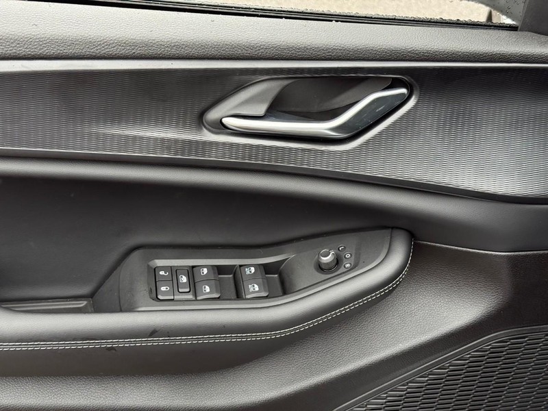 Jeep Grand Cherokee L Vehicle Image 16