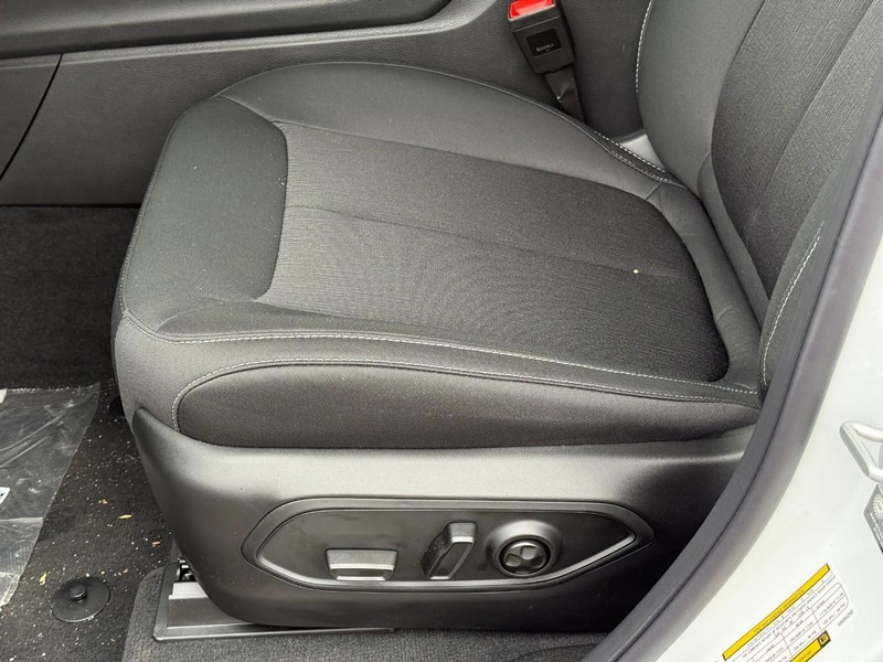 Jeep Grand Cherokee L Vehicle Image 17
