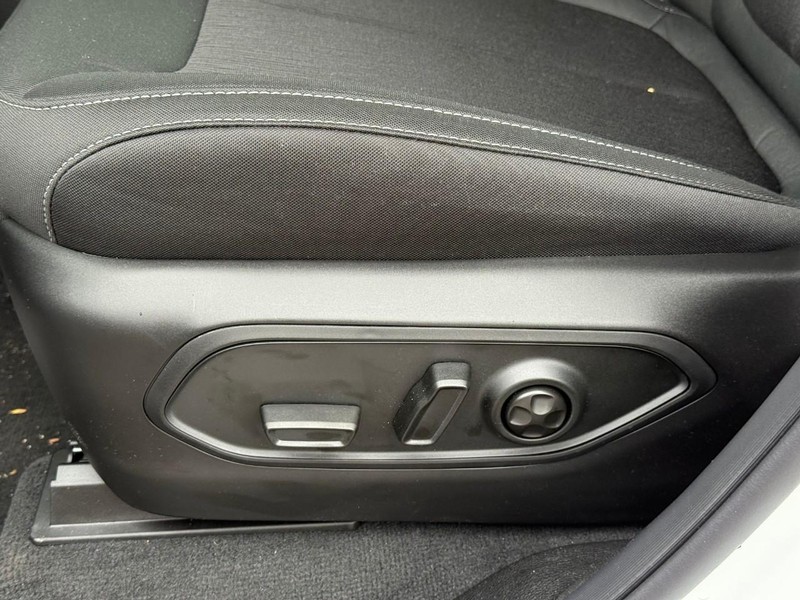 Jeep Grand Cherokee L Vehicle Image 18