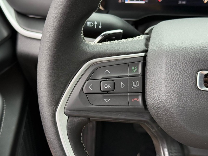 Jeep Grand Cherokee L Vehicle Image 19