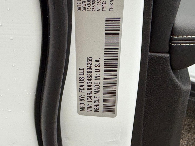 Jeep Grand Cherokee L Vehicle Image 23