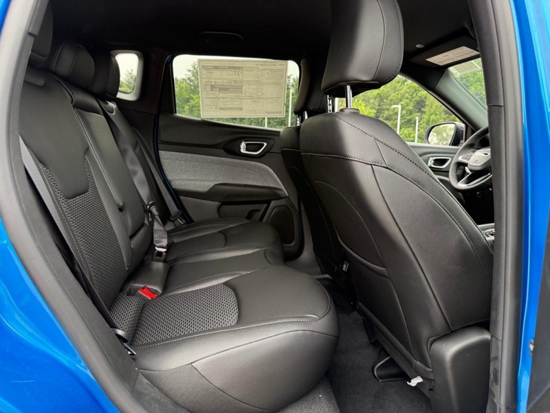 Jeep Compass Vehicle Image 08