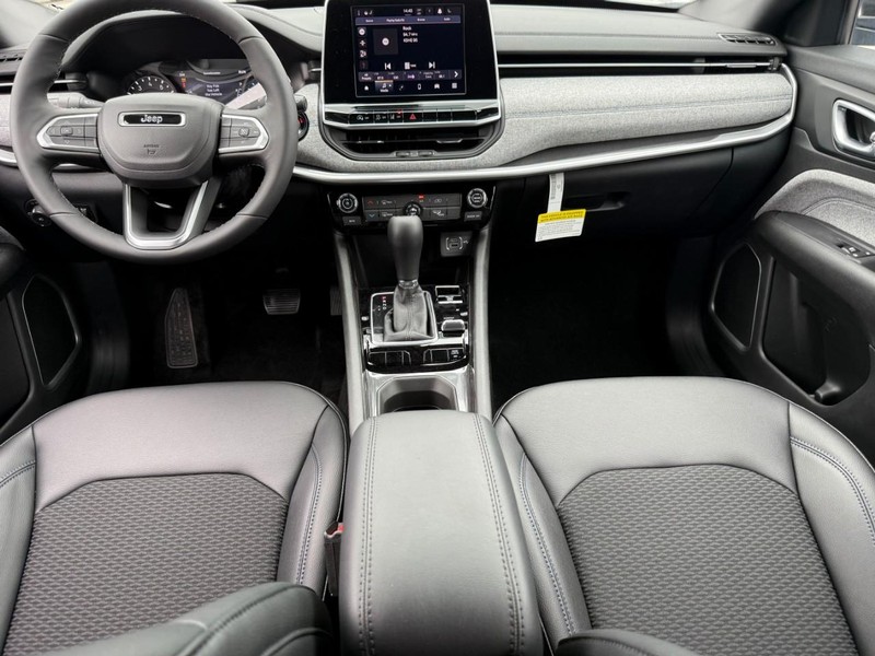 Jeep Compass Vehicle Image 09
