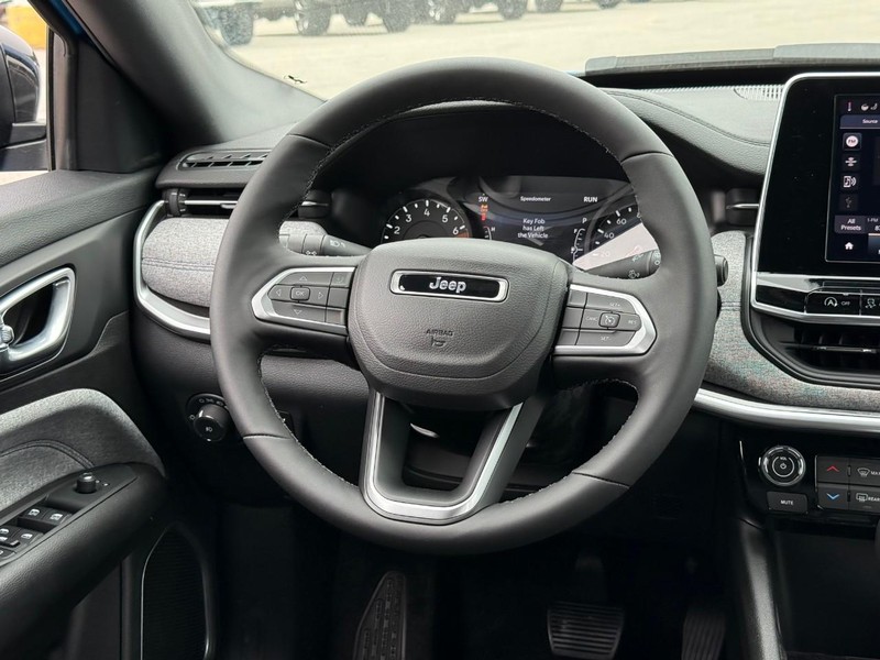 Jeep Compass Vehicle Image 11