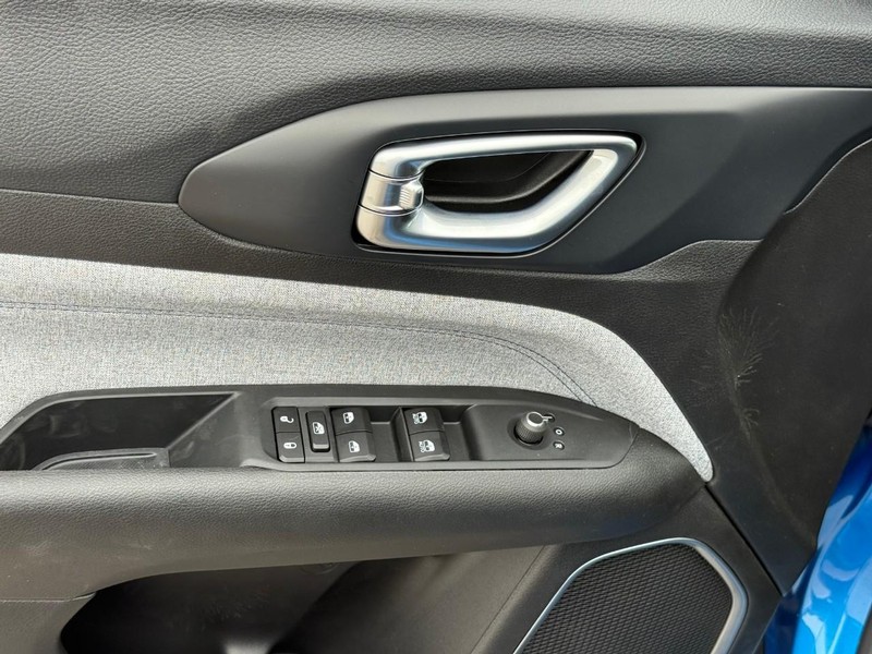 Jeep Compass Vehicle Image 14