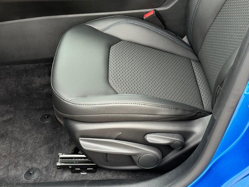 Jeep Compass Vehicle Image 15