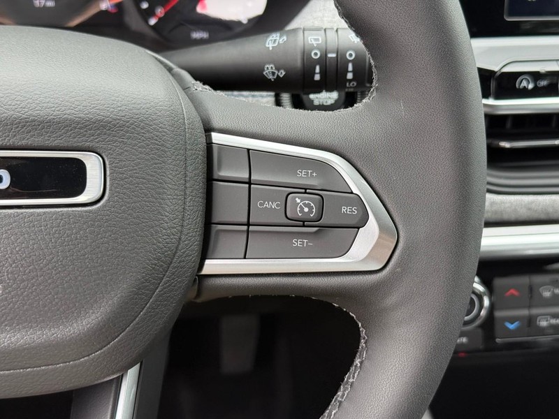 Jeep Compass Vehicle Image 17