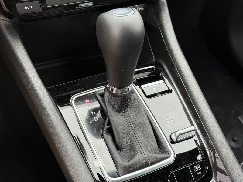 Jeep Compass Vehicle Image 18