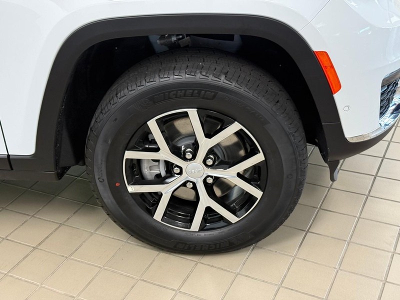 Jeep Grand Cherokee L Vehicle Image 05