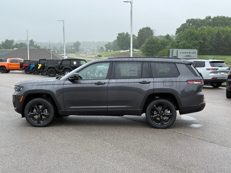 Jeep Grand Cherokee L Vehicle Image 03