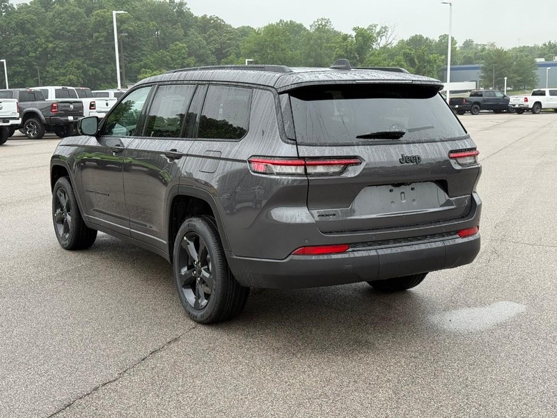Jeep Grand Cherokee L Vehicle Image 04