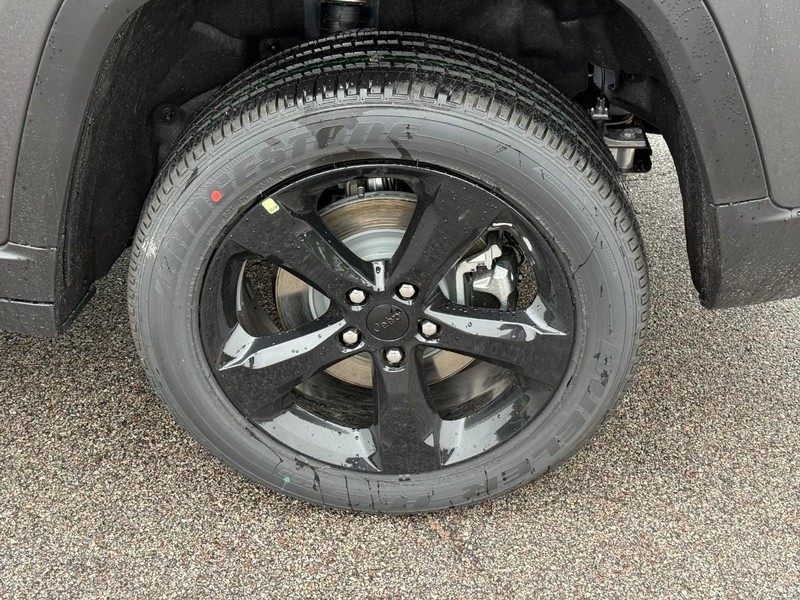 Jeep Grand Cherokee L Vehicle Image 05