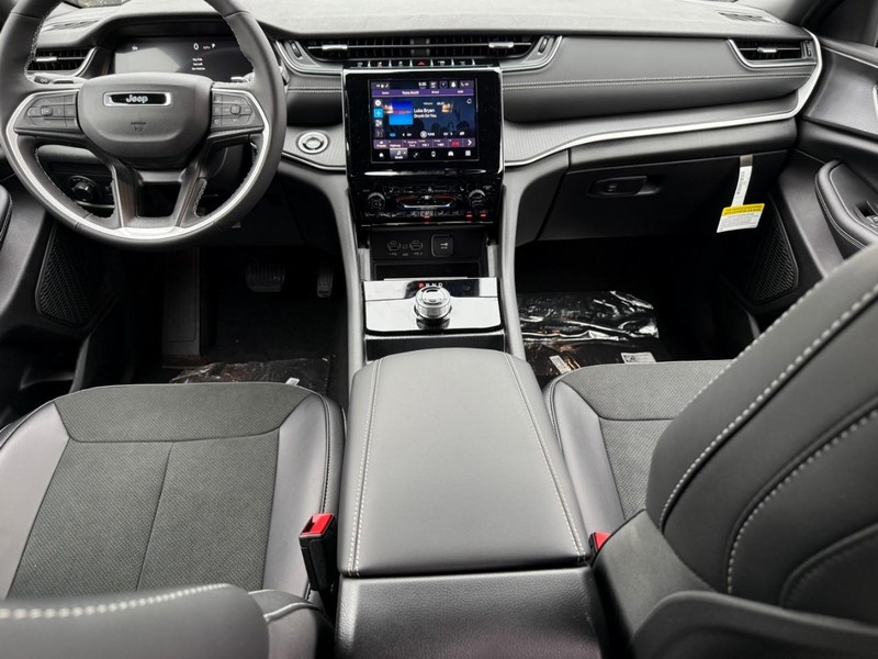 Jeep Grand Cherokee L Vehicle Image 09