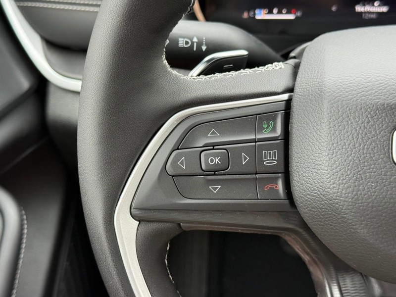 Jeep Grand Cherokee L Vehicle Image 17