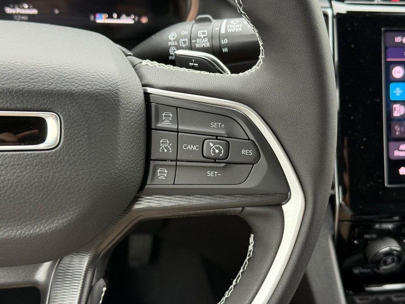 Jeep Grand Cherokee L Vehicle Image 18