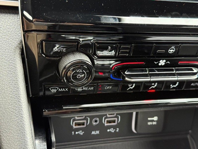 Jeep Grand Cherokee L Vehicle Image 20