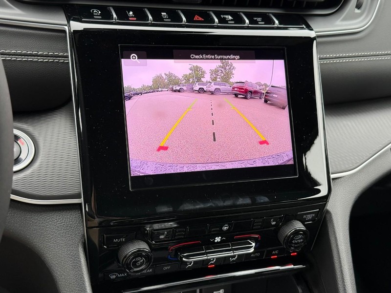 Jeep Grand Cherokee L Vehicle Image 21