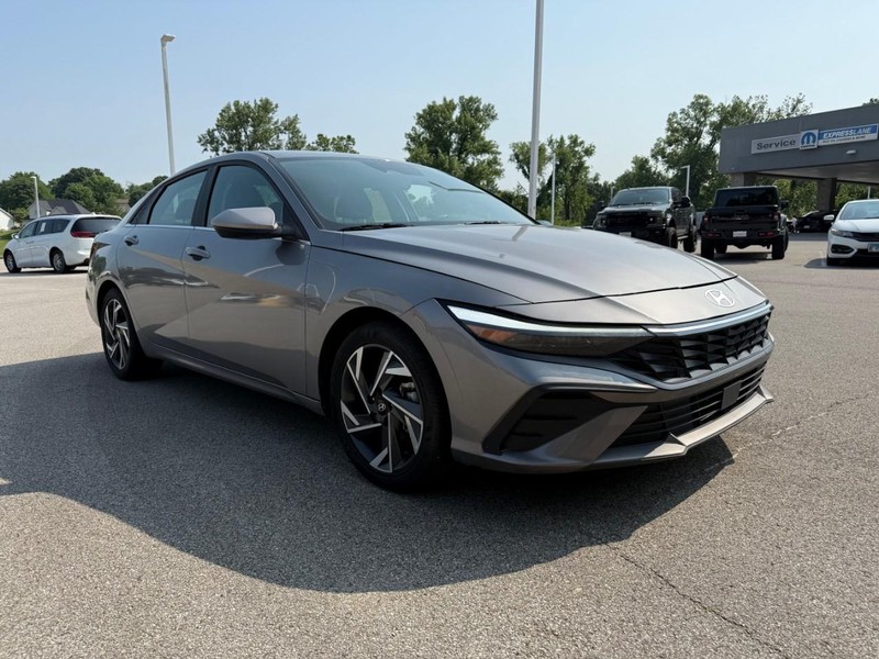 Hyundai Elantra Vehicle Image 11