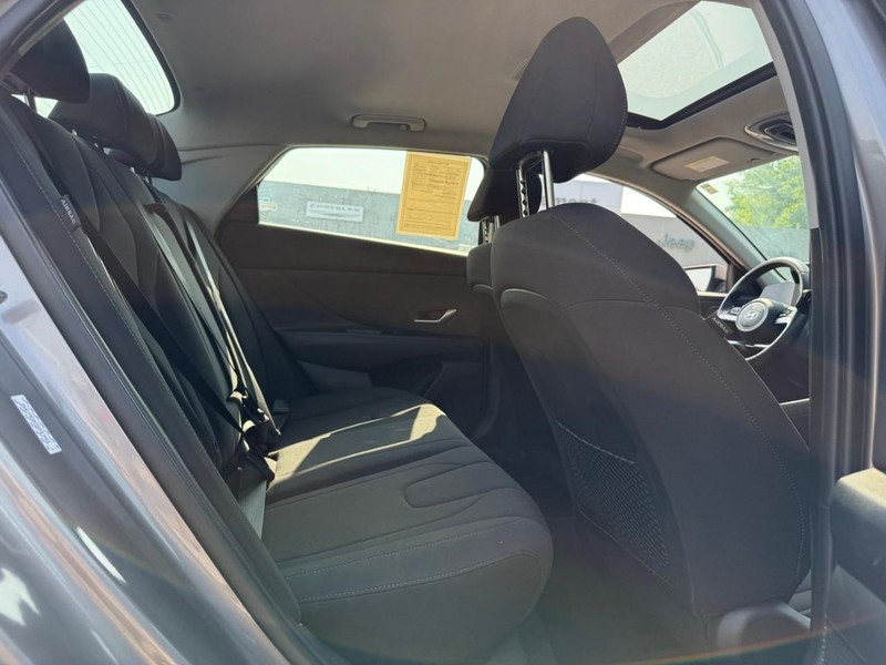 Hyundai Elantra Vehicle Image 13