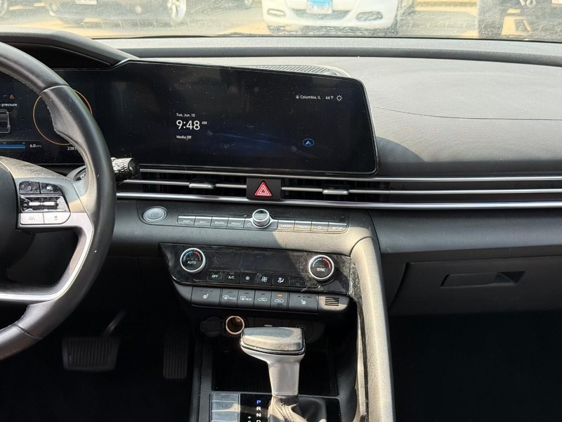 Hyundai Elantra Vehicle Image 16