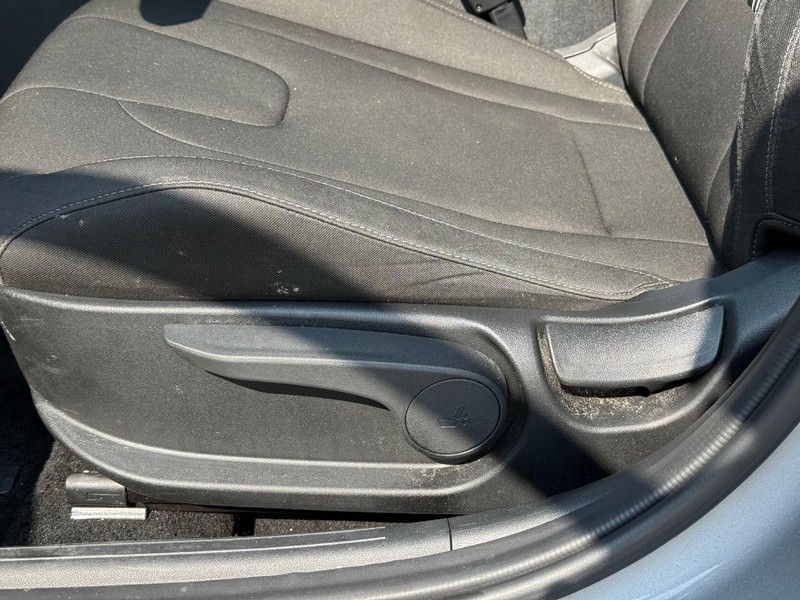 Hyundai Elantra Vehicle Image 20