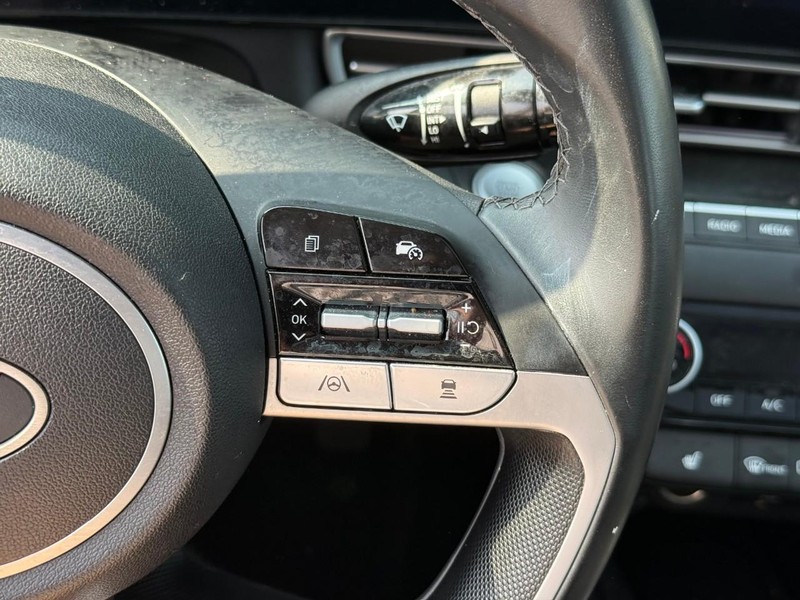 Hyundai Elantra Vehicle Image 22
