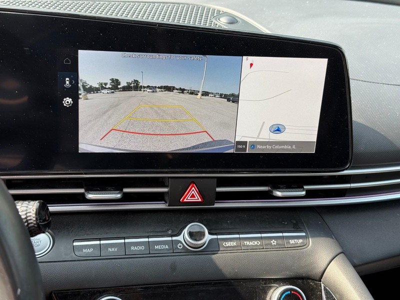 Hyundai Elantra Vehicle Image 25