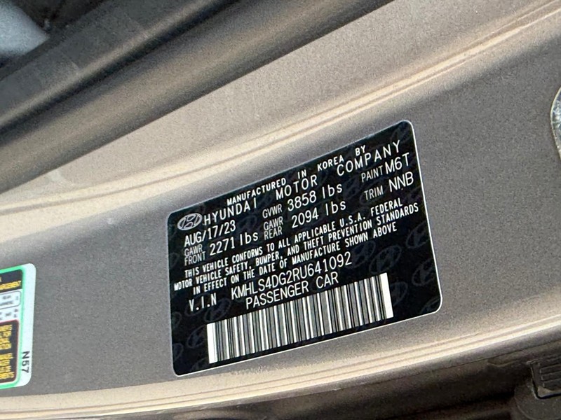 Hyundai Elantra Vehicle Image 26