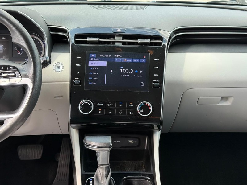 Hyundai Tucson Vehicle Image 16