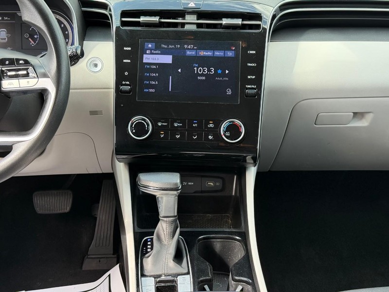 Hyundai Tucson Vehicle Image 17