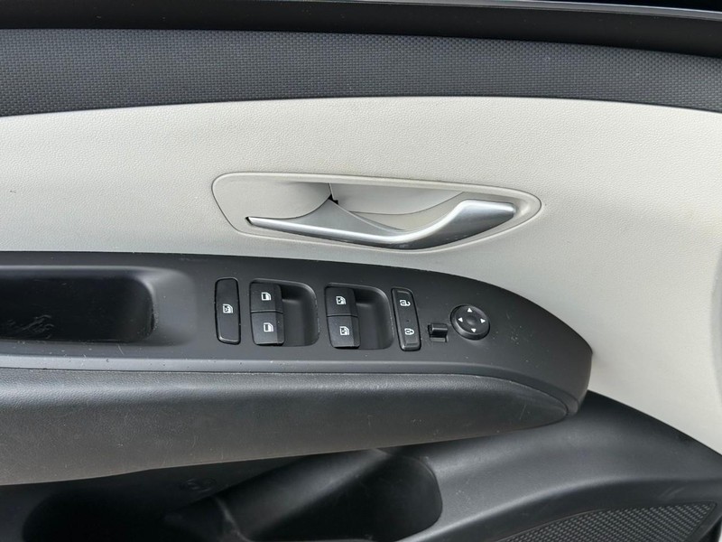 Hyundai Tucson Vehicle Image 19