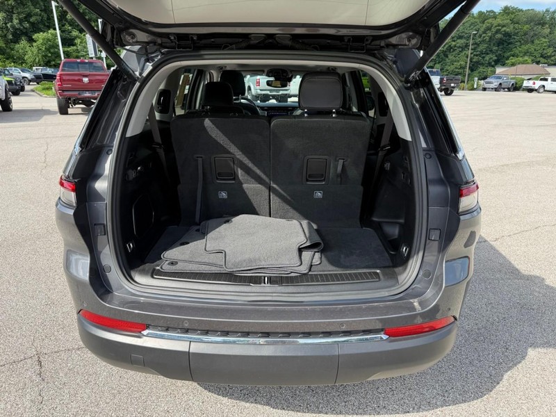 Jeep Grand Cherokee L Vehicle Image 08