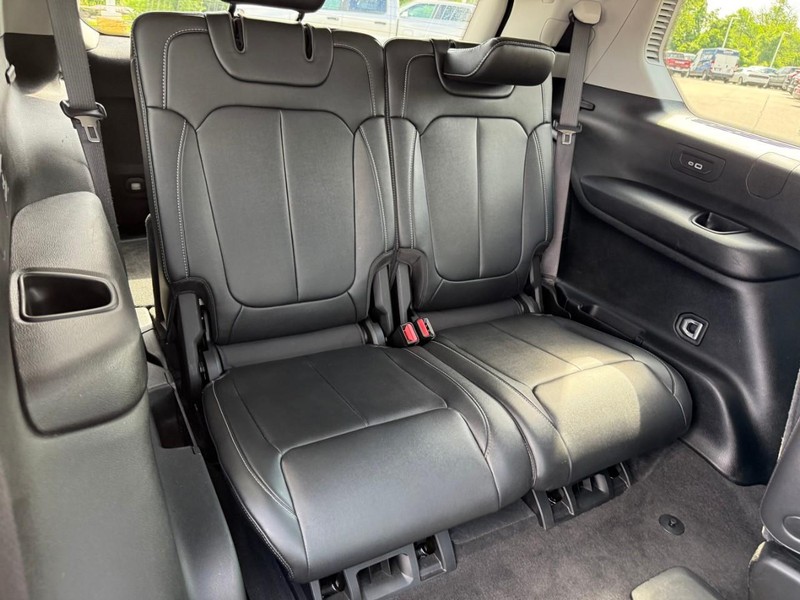 Jeep Grand Cherokee L Vehicle Image 14