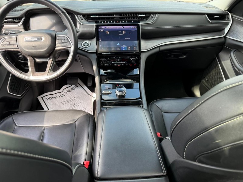 Jeep Grand Cherokee L Vehicle Image 15