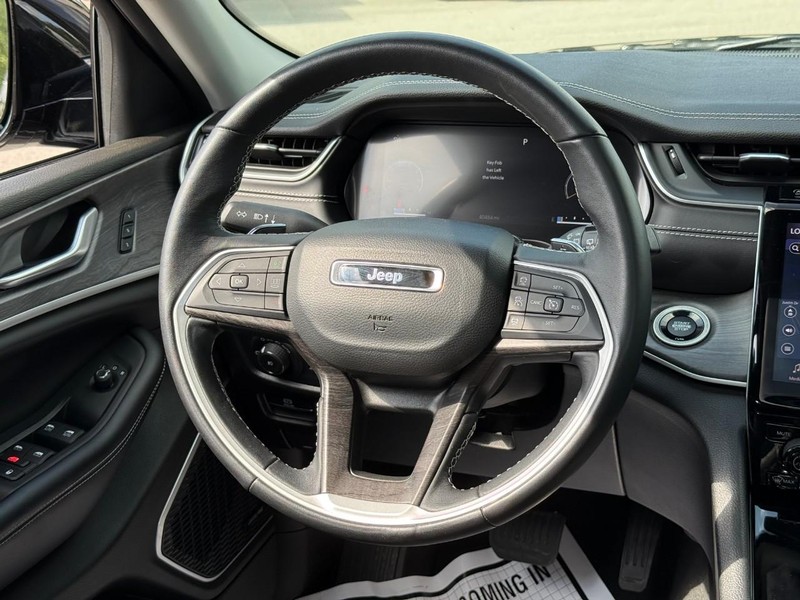Jeep Grand Cherokee L Vehicle Image 16